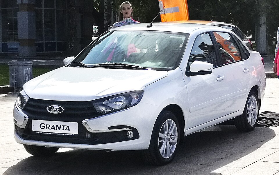 Фото модели Lada Granta; не автомобиль компании